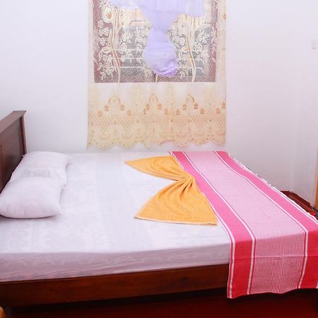 Dilan Guest Bed & Breakfast Mirissa Exterior photo